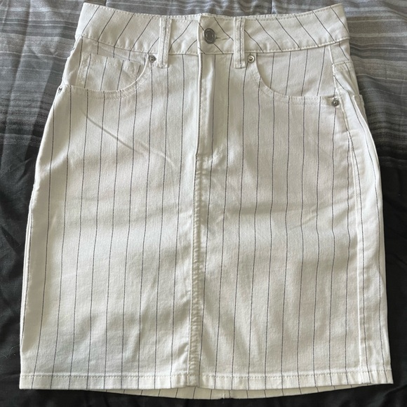 Dynamite 2 piece set - Picture 2 of 7